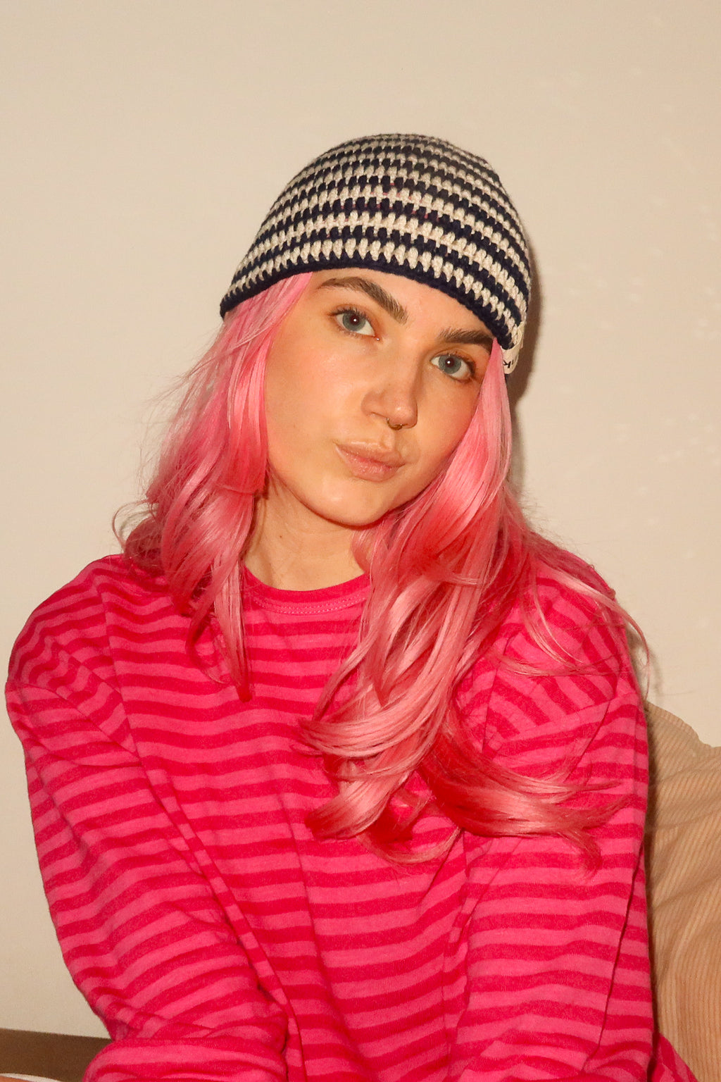 Bonnet rayé Navy détail, coton OEKO-TEX, crocheté main, Pink+Yarn